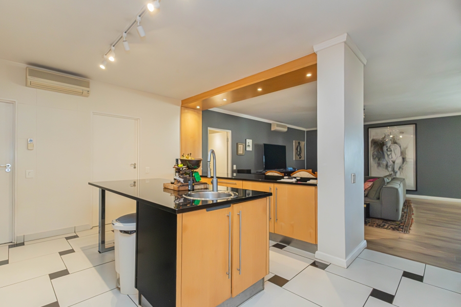 To Let 4 Bedroom Property for Rent in Mouille Point Western Cape